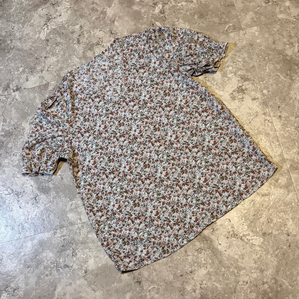 Shein Floral V Neck Casual Blouse Medium